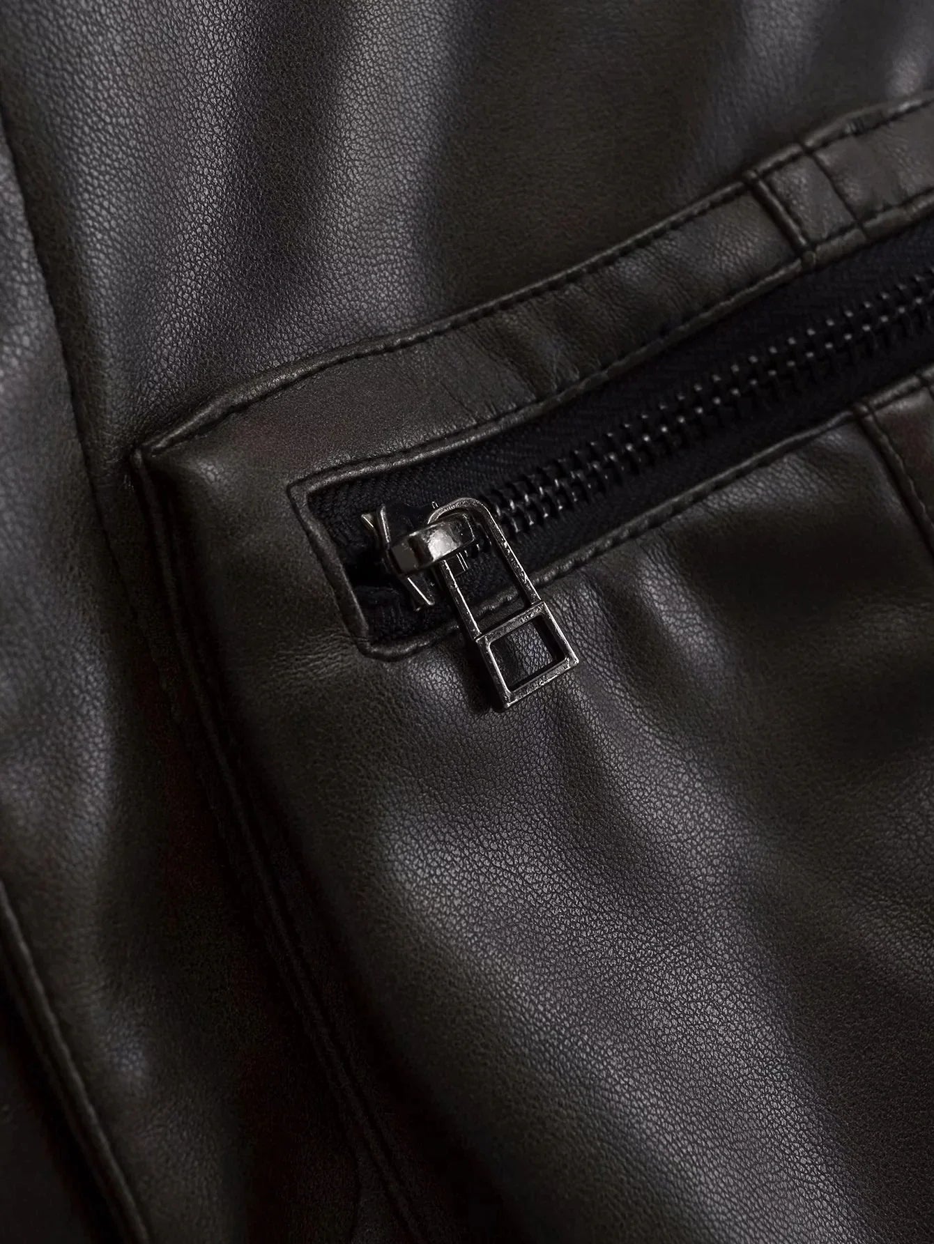 Saia Elegante Couro Luísa