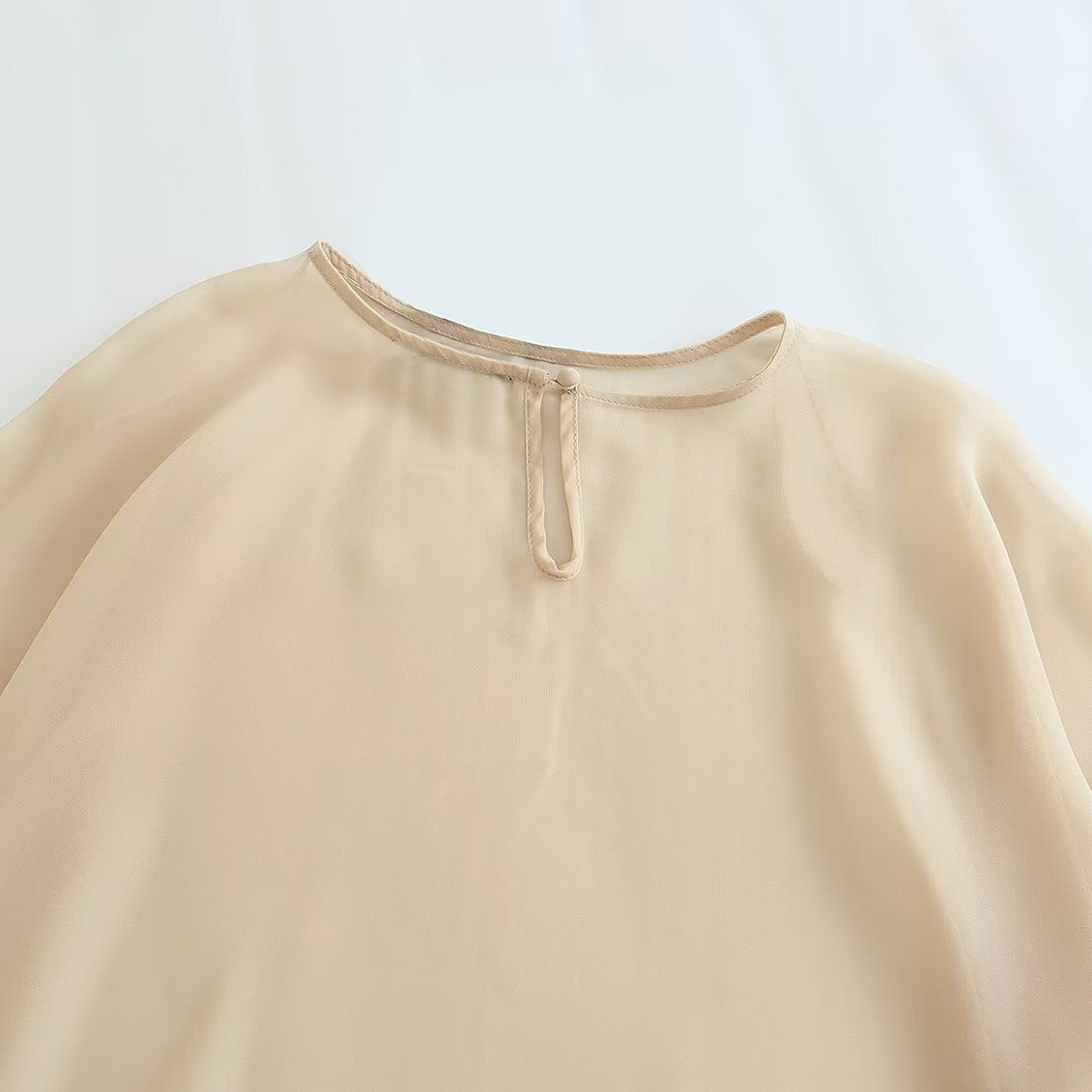 Blusa Elegante Capa Assimétrica