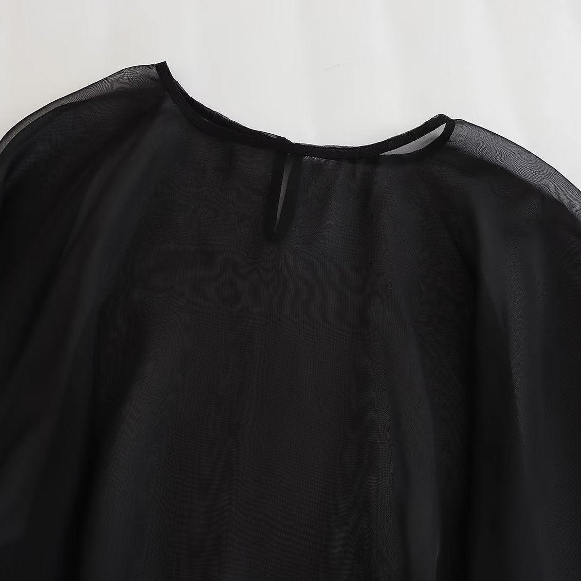 Blusa Elegante Capa Assimétrica