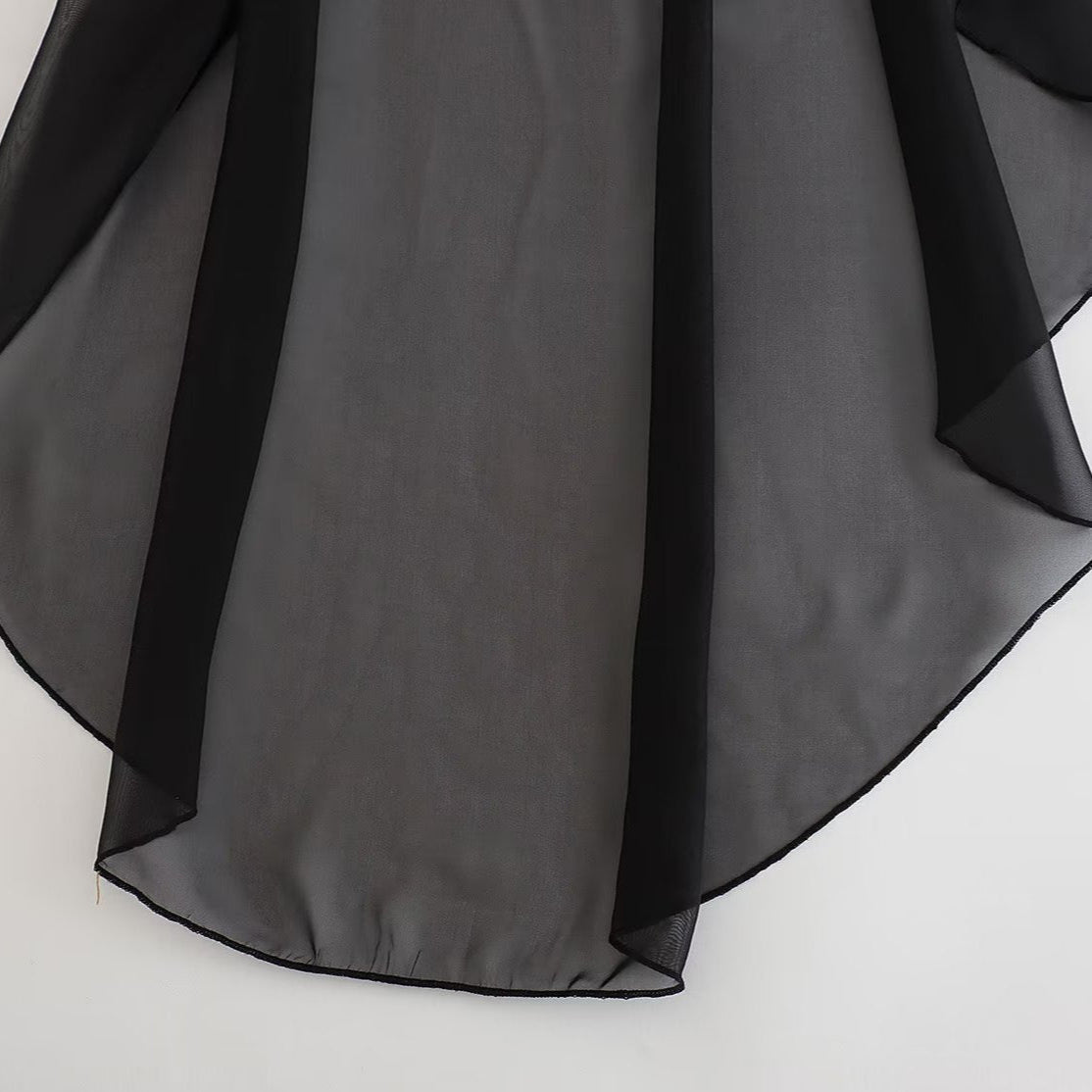 Blusa Elegante Capa Assimétrica