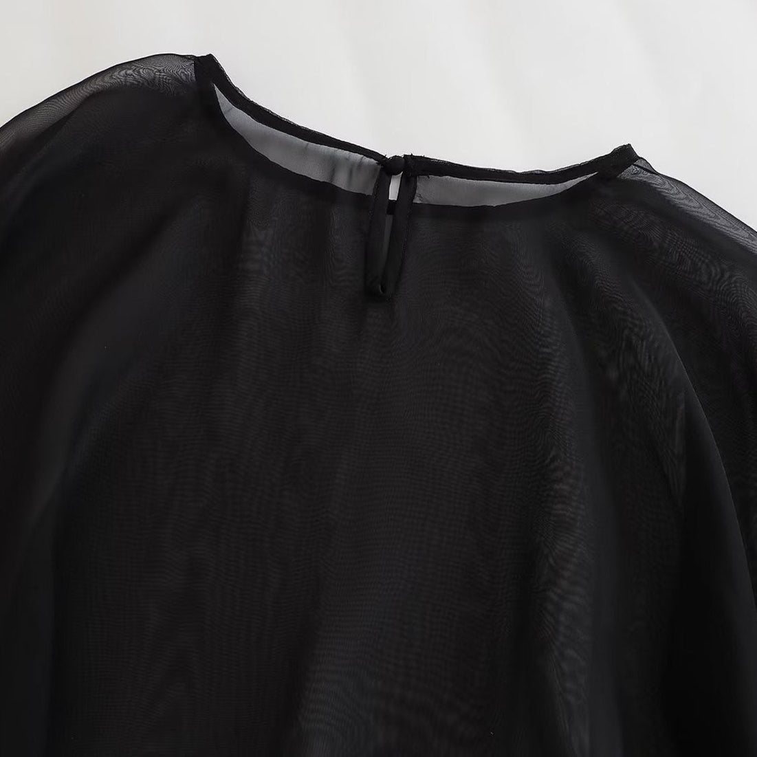 Blusa Elegante Capa Assimétrica